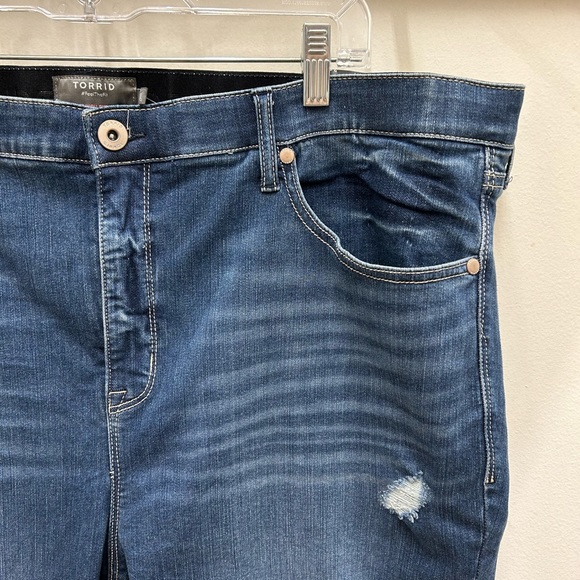 NWT Torrid Sky-High Skinny Leg Distressed Raw Hem denim Jean - Picture 2 of 4